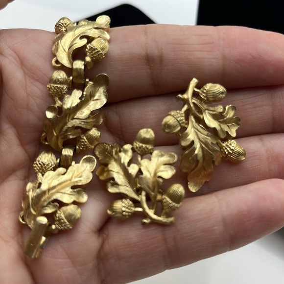 Vintage Crown Trifari Acorn and Oak Leaf Bracelet Earrings Set Alfred Philippe - Picture 13 of 14